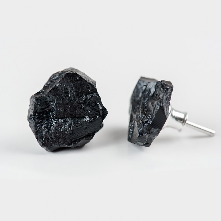 Hochglance by bro.Kat, coal and silver jewellery, earrings, photo: press materials